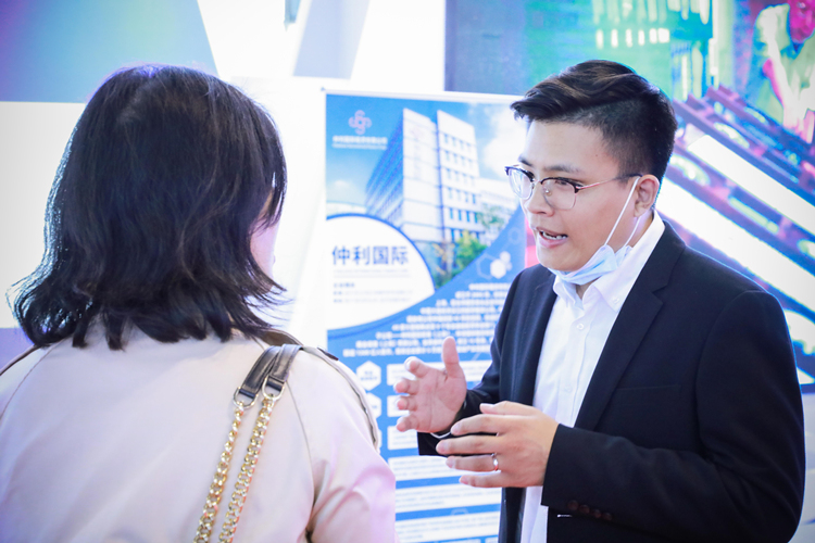 仲利國際亮相上海金洽會，展示金融服務理念